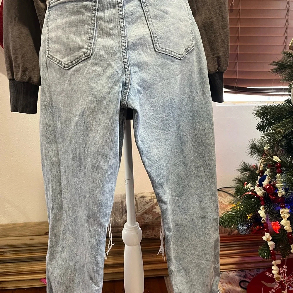 Willow &Root distressed mom jeans Buckle - Picture 11 of 12